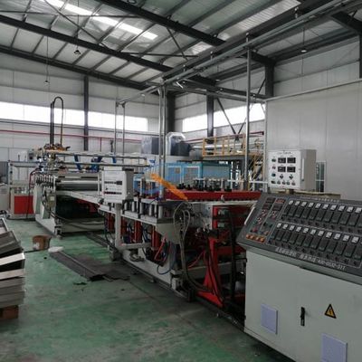 bordo di plastica della schiuma del PVC Wpc di 1220mm 30mm che fa macchina