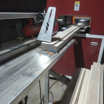 Macchina vuota dell'estrusione di profilo della struttura di porta del PVC di controllo WPC dello SpA