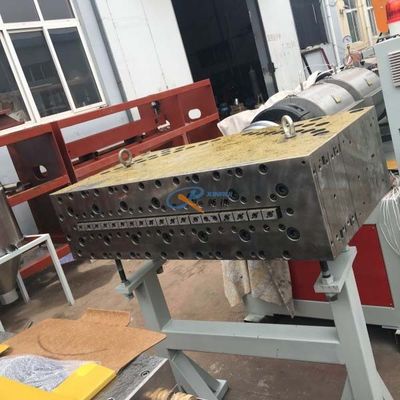 Linea di produzione composita di plastica del pannello della porta del PVC di legno impermeabile